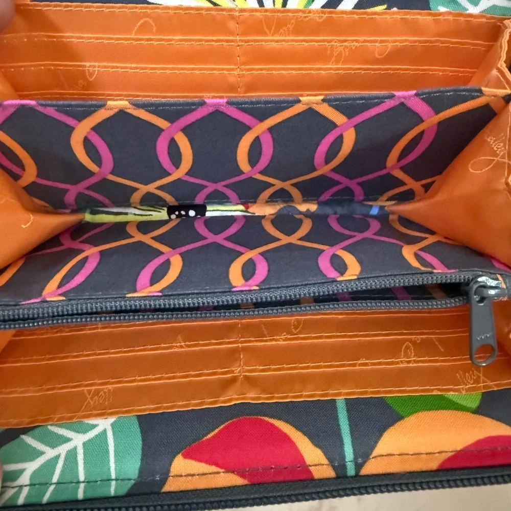 Vera Bradley Quilted Floral Zip Wallet in retired pattern Jazzy Blooms NWOT - Picture 6 of 7